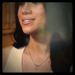 Meghan Markle inspired 10k gold leaves pendant